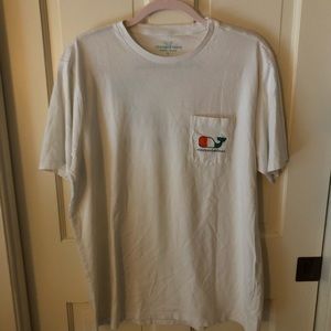 Vineyard vines men’s holiday tee